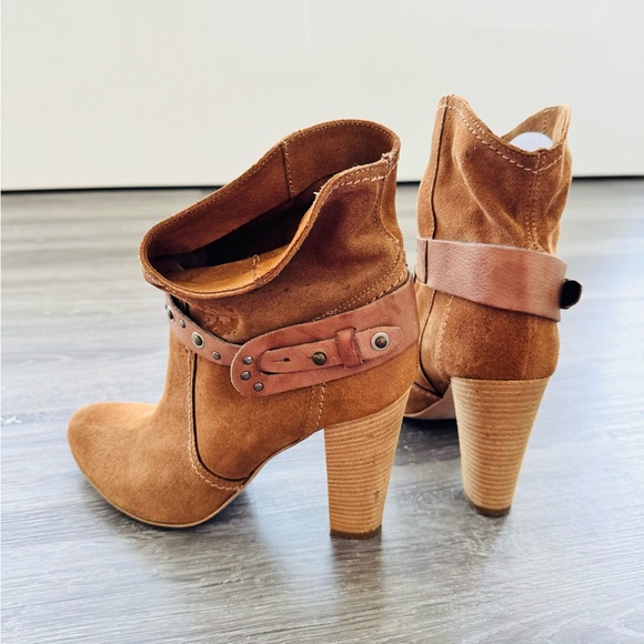 Andre’ Assous suede boot - Picture 5 of 9